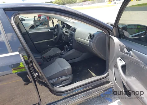 2017 Volkswagen Jetta 1.4T S z USA, uszkodzony, nr VIN 3VW2B7AJ0HM334361